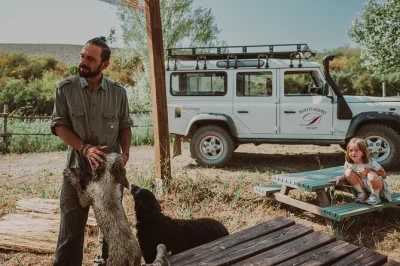Participe de uma verdadeira caça às trufas nas florestas da toscana com guia local e cão treinado. inclui degustação, água mineral e dicas de especialista. reserve já!
