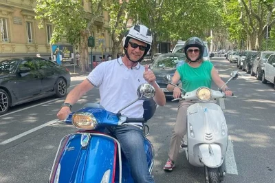 Alquila una vespa en roma y descubre la ciudad a tu ritmo. incluye 2 cascos, seguro y kilómetros ilimitados. reserva ya para una aventura romana auténtica.