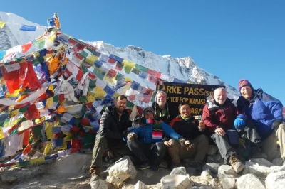 Découvrez le trek du manaslu circuit au départ de katmandou avec un guide local expérimenté, tous les permis, hébergements en tea houses et repas compris. réservez avec prise en charge incluse.