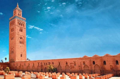 Parcourez la vieille ville de marrakech avec un guide local, découvrez la mosquée koutoubia, le palais bahia et les tombeaux saadiens. réservez pour une immersion authentique en histoire et culture