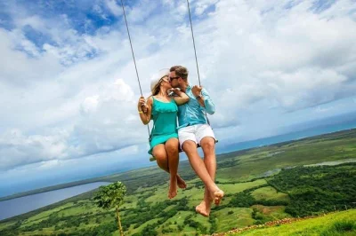 Sube una montaña de 300 metros para disfrutar de vistas de 360°, almuerzo local y dulces típicos. excursión perfecta para amantes de la naturaleza cerca de la ciudad. ¡reserva tu tour de montaña