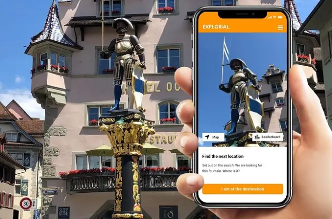 Zug Selbstgeführte Tour zu Rätseln & Sehenswürdigkeiten am See
