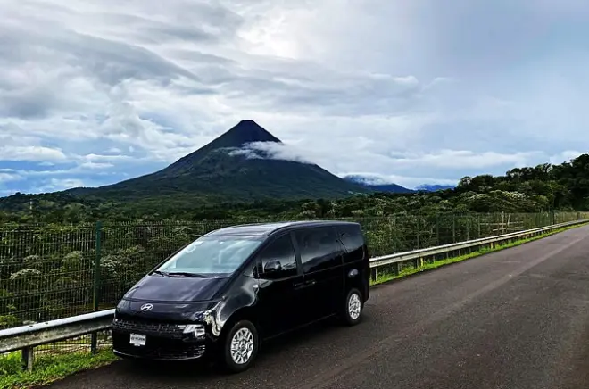 Transfert privé San Jose Arenal : Chauffeur bilingue, 4 heures