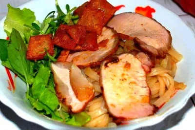 Discover hoi an’s best street food with a private guide. sample banh mi, white rose dumplings, and more as you explore the old town after sunset.