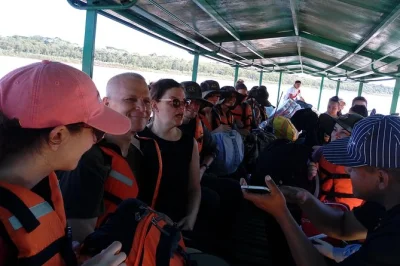 Vive la reserva nacional tambopata en perú con un tour de 4 días por la amazonía desde cusco. observa la fauna en el lago sandoval, visita la isla de los monos y conoce familias locales.