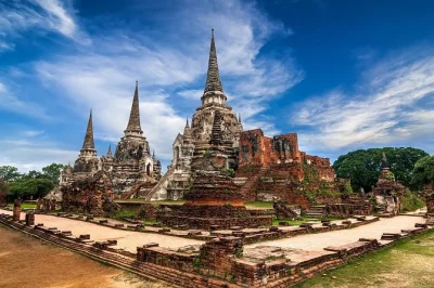 Découvrez les temples classés unesco d’ayutthaya depuis bangkok avec un guide local. transfert, entrées et déjeuner thaï inclus. réservez vite votre place.
