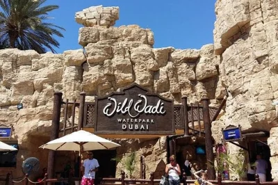 Profitez d’une journée au wild wadi waterpark de dubai avec accès illimité aux attractions. réservez maintenant pour une entrée facile, avec option transfert hôtel.