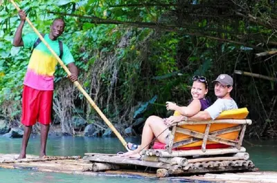 Rafting en río Martha Brae con transporte privado desde Montego Bay
