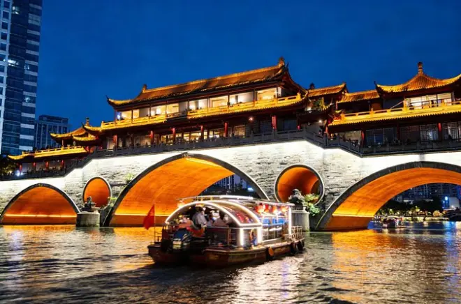 Chengdu night tour: Illuminated landmarks with private guide