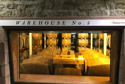 Descubre los mejores single malts en destilerías de speyside y highlands con un guía local. incluye recogida, catas y parada para comer en un bar típico. reserva ya.