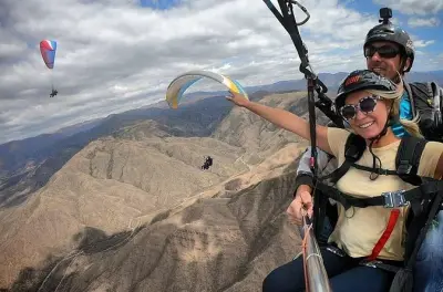 Vuelo en parapente sobre Mendoza y la precordillera cercana