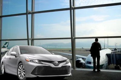 Chiang mai flughafen, privater transfer zum hotel mit fahrer, gepäckhilfe und flexibler abholung rund um die uhr.