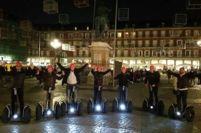 Découvrez madrid la nuit en segway avec un guide local, en passant par le palais royal, la plaza mayor et bien plus. casque, formation et assurance inclus.