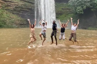 Jardines botánicos de Aburi y cascadas: Tour privado desde Accra