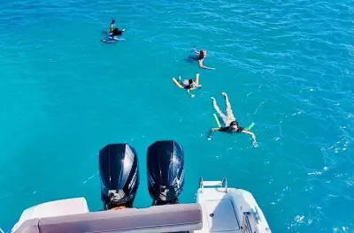 Schnorcheln in St Martin: 9-m-Schnellboot mit Unterwasserscooter