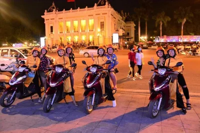 Scopri hanoi in vespa d’epoca con guide locali donne, assaggia piatti tradizionali e vivi un’esperienza autentica. include pickup in hotel e cena. prenota ora.