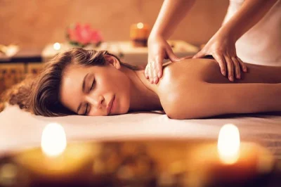 Relaxe no centro histórico de hoi an com o pacote five senses spa. inclui massagem corporal, limpeza de pele, manicure, pedicure e transfer do hotel. reserve seu momento de cuidado agora.