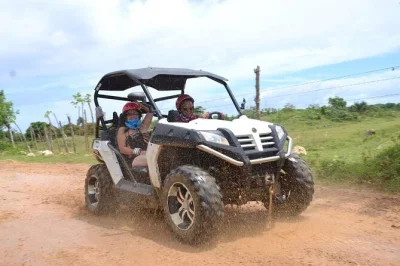 Explore punta cana de buggy ou polaris por vilarejos, plantações e trilhas na mata. inclui transporte do hotel, guia local e degustação de café. reserve já.