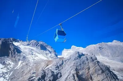 Jade-Drachen-Schneeberg: Seilbahn & Blue Moon Valley