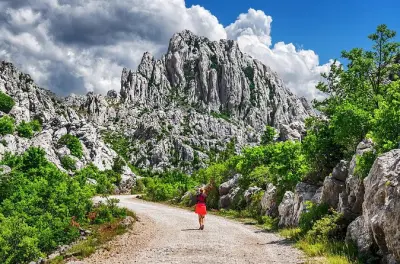 Montañas y cuevas de Velebit desde Zadar: Caminata y baño