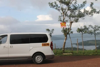De l’aéroport de san josé à manuel antonio en navette privée avec chauffeur local, pause fruits frais et observation de la faune. prise en charge incluse et horaires flexibles.