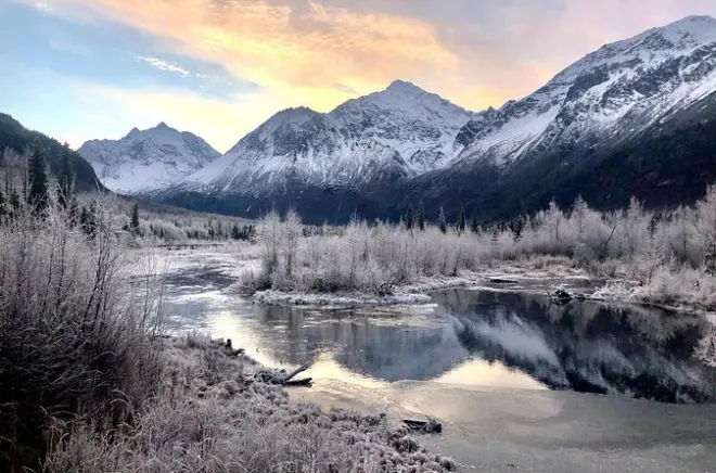 Eagle River Winterwanderung bei Anchorage mit Barbara Falls Eis