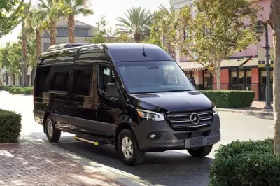 Oakland City to Oakland Airport transfer: Private minibus