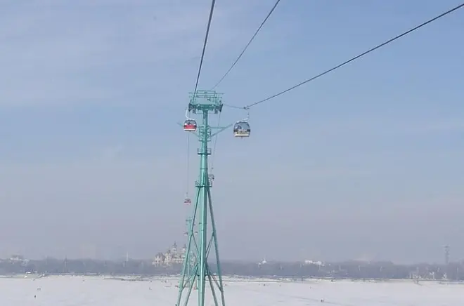 Harbin: Teleférico no rio Songhua e show de natação no gelo