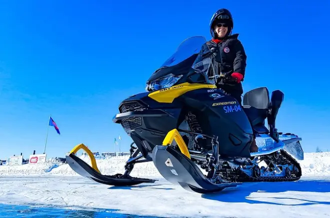 Schneemobil-Tour ab Yellowknife: Gefrorene Seen erleben