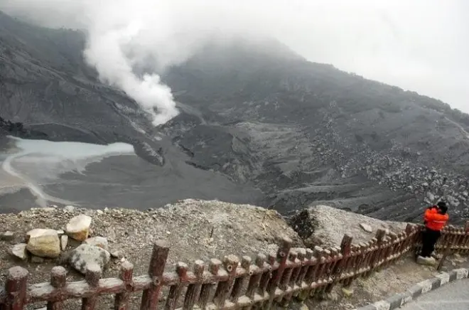 Bandung City Tour: Private Transport, Volcano & Hot Spring