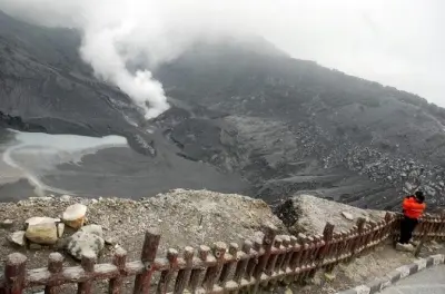 Bandung City Tour: Private Transport, Volcano & Hot Spring