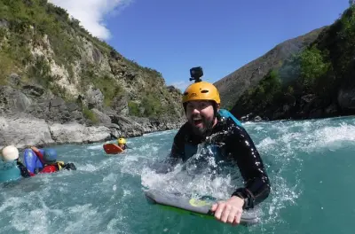 Riversurfing in Queenstown: Klasse-3-Rapids auf dem Bodyboard