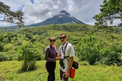 Esplora la riserva el silencio vicino al vulcano arenal con una guida locale. trasporto, ingresso e acqua inclusi. prenota ora la tua escursione nella natura.