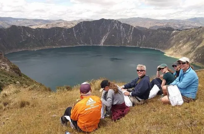 Lagune de Quilotoa : Randonnée dans le cratère et village en journée