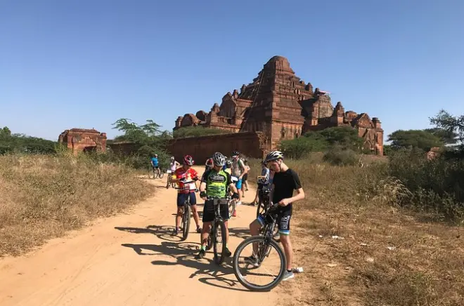 Bagan de bicicleta: Vilarejos e templos fora do circuito turístico