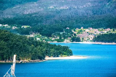 Rías Baixas: Bodega, bateas de mejillones y mariscos frescos