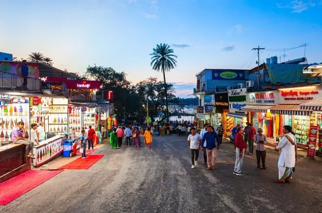 Vida nocturna en Chandigarh con compras y degustación de comida