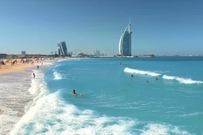 Entdecke dubais highlights bei einem tagesausflug ab abu dhabi mit lokalem guide. inklusive hotelabholung, museumseintritt und fotostopps an den berühmtesten sehenswürdigkeiten. jetzt buchen.