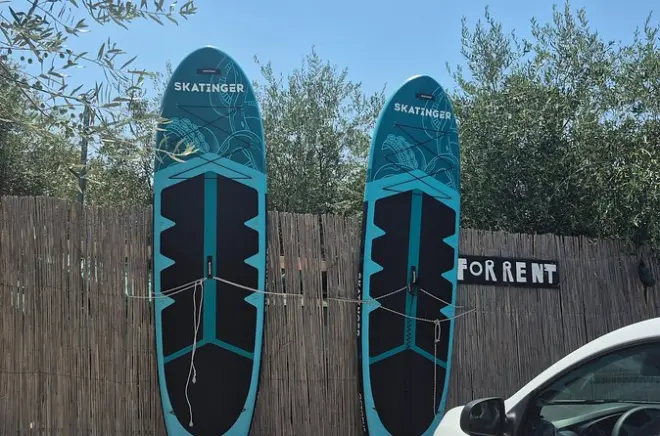 Location de paddle à Filikuri Bay : Liberté toute la journée