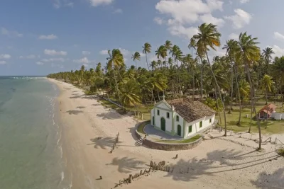 Entspanne an der praia dos carneiros mit lokalem guide, inklusive hotelabholung in maragogi. genieße kokospalmen und ruhiges, smaragdgrünes wasser. jetzt buchen!