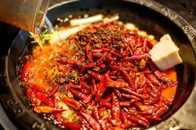 Sichuan Hotpot Cooking Class: Chengdu Market Visit Lunch