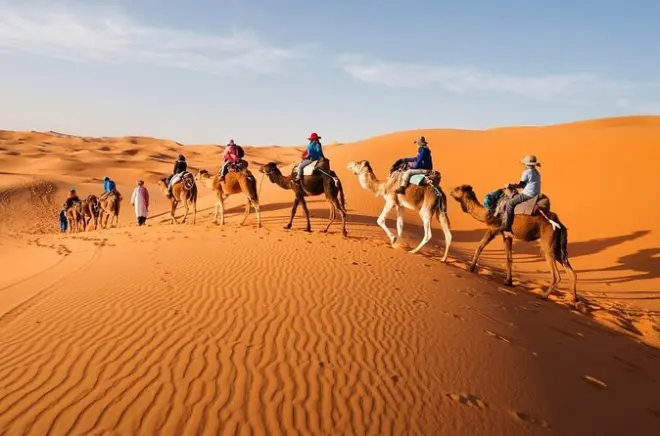 De Fez ao deserto de Merzouga com acampamento e passeio de camelo