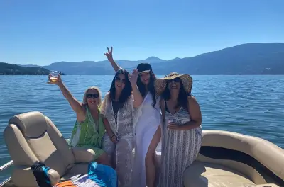 Okanagan Lake Private Pontoon Boat Cruise for 11 Guests