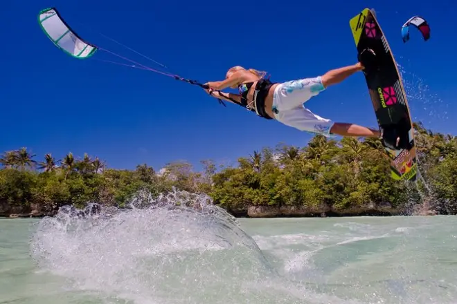 Kitesurfen lernen in Boracay: Kite-Steuerung & Bodydragging