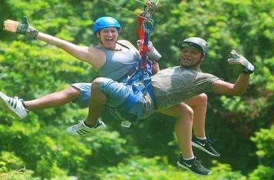 Zipline a Roatan: Fauna, cioccolato e beach club