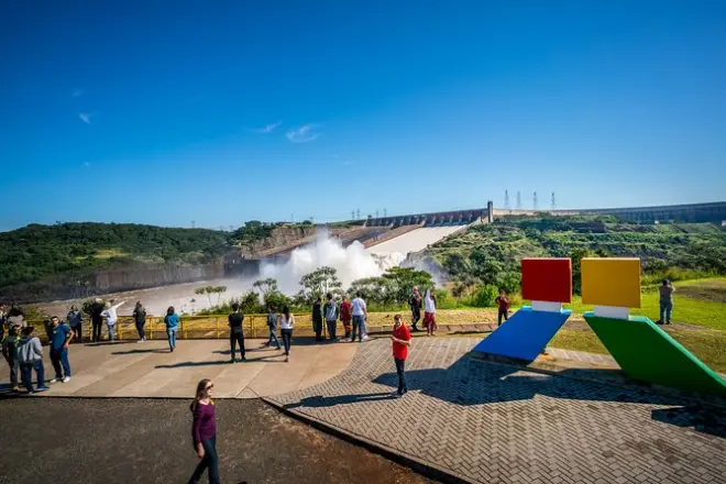 Presa Itaipu y cataratas de Iguazú lado brasileño: Tour privado
