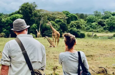 Safari a pé no parque nacional de Arusha com visita à cachoeira