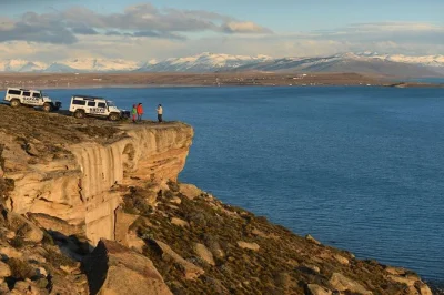 Découvrez les grottes de walichu près d’el calafate en 4x4 avec des guides locaux. transfert hôtel, peintures rupestres et déjeuner traditionnel au cœur des cavernes.