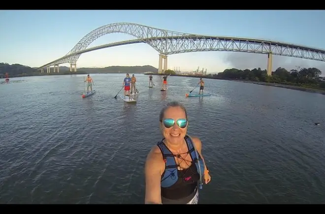 Paddle sob a ponte das Américas: Tour privado de 2 horas