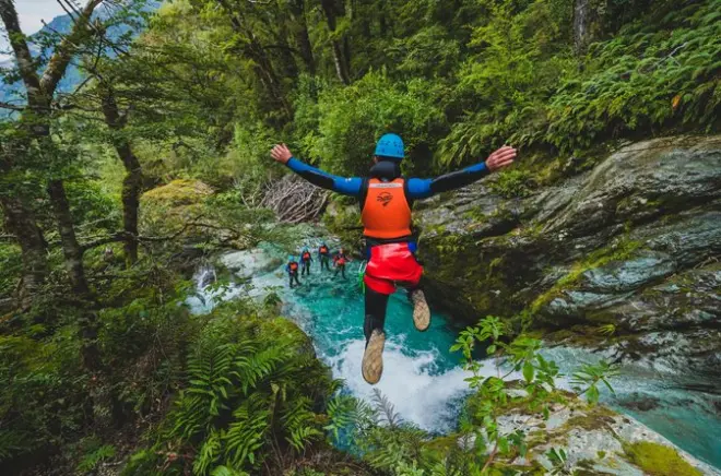 Aventure canyoning dans la vallée de Routeburn : Canyon caché